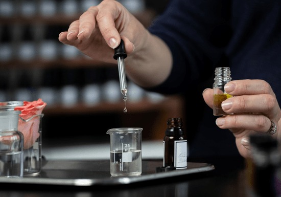 Parfüm neu definieren mit Made in Lab: Konzentration auf Duftauthentizität und -qualität